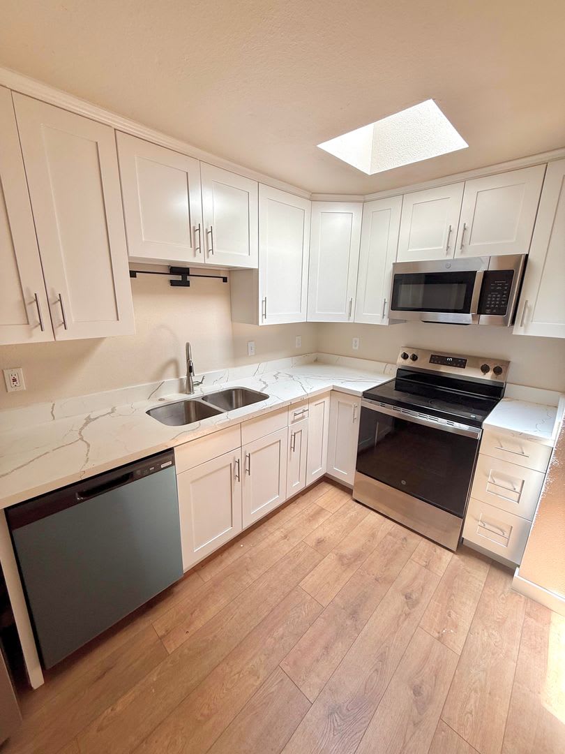 Spacious 2 Bed 1 Bath Fairwood Condo – photo 5