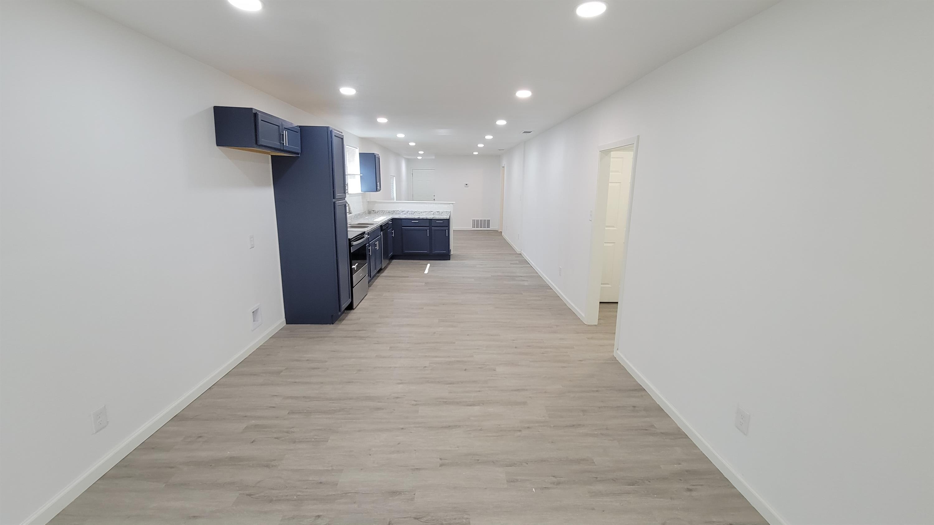 301 Robbins Street – photo 4