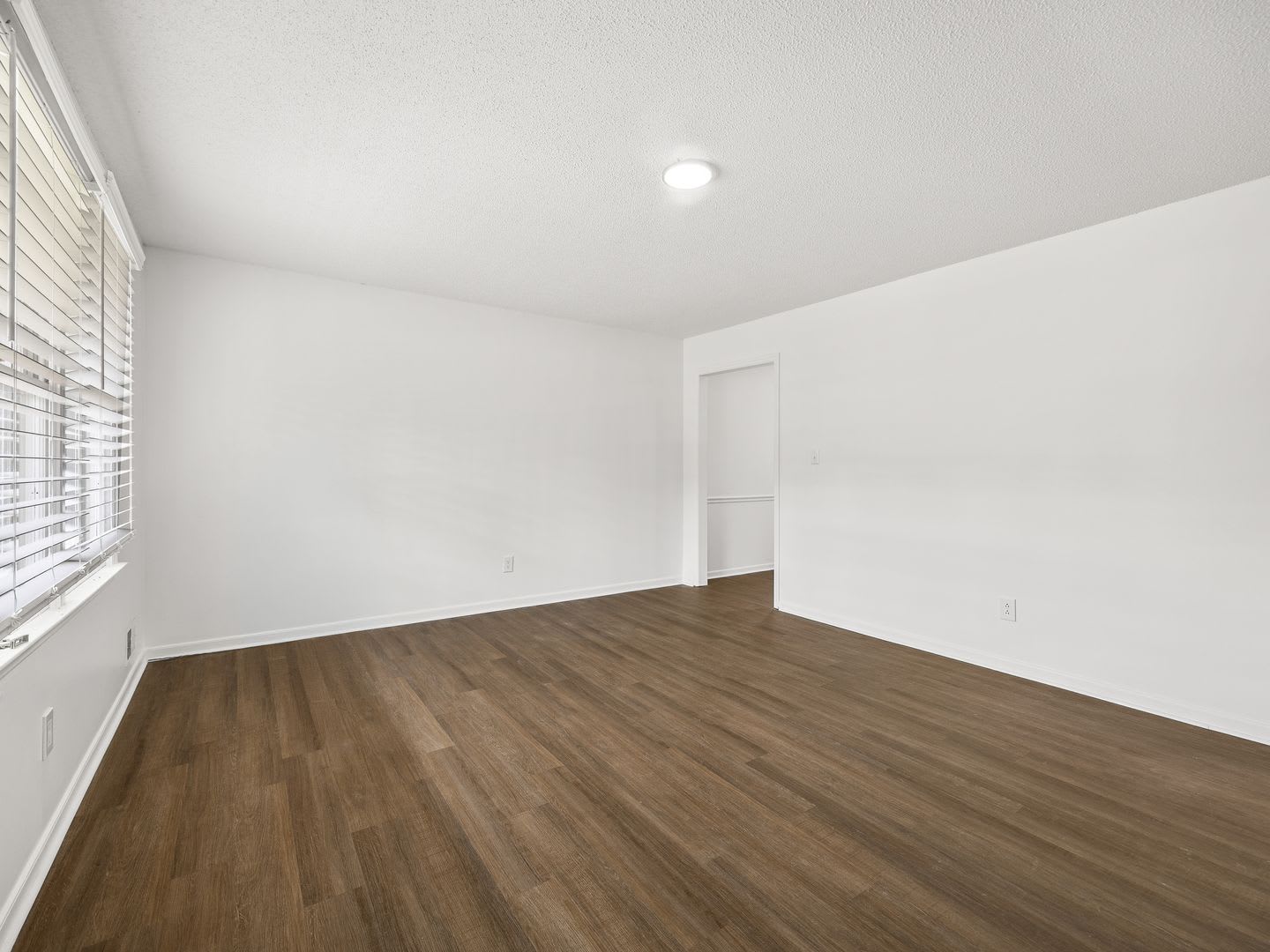 Freshly Renovated 2 Bed 2 Bath Home 500 Off First Month Rent – photo 4