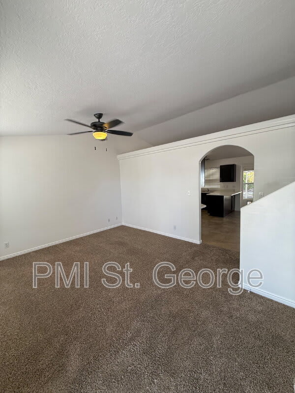 1947 East 40 South Circle – photo 2