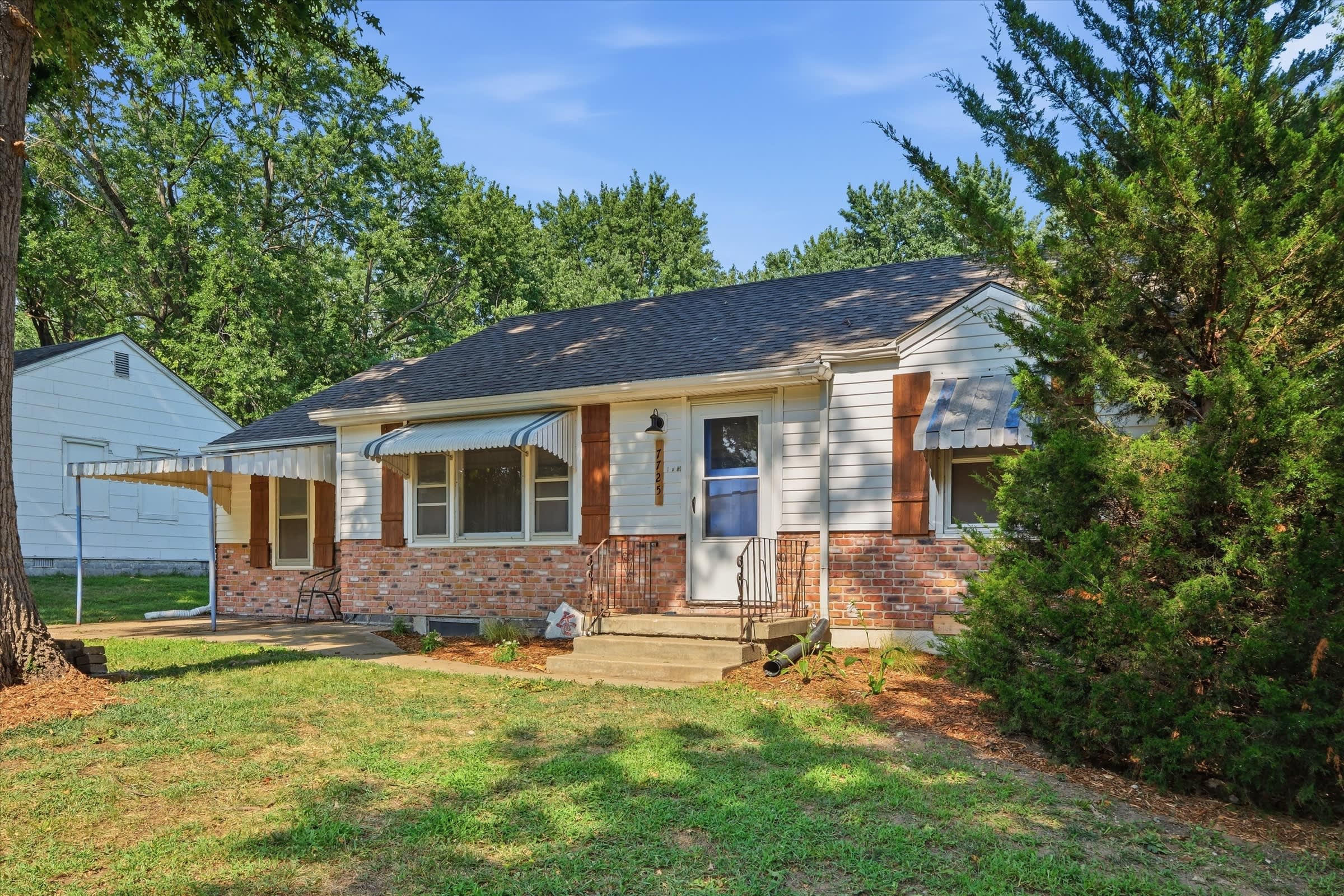 7725 Robinson Street – photo 3