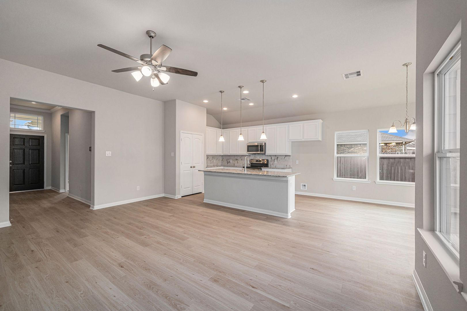Stunning 4 bedroom home In Lake Conroe Hills – photo 5