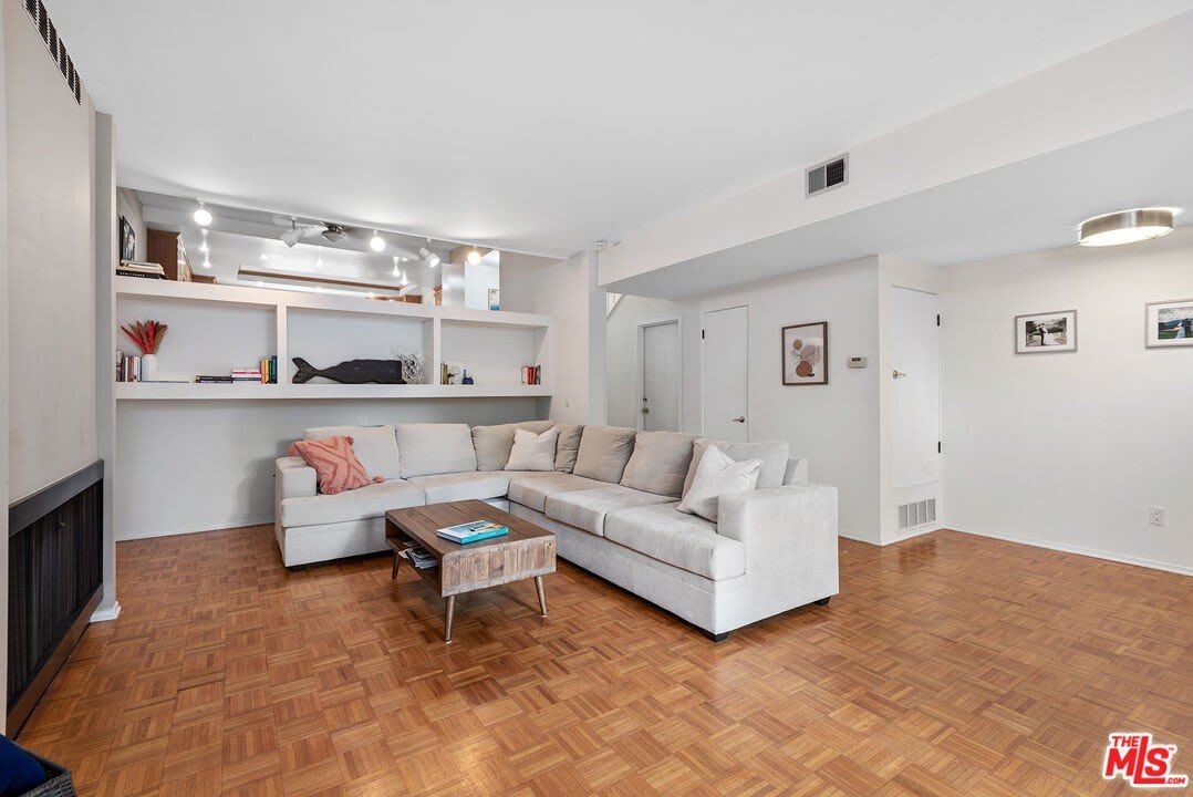 13233 Fiji Way – photo 4