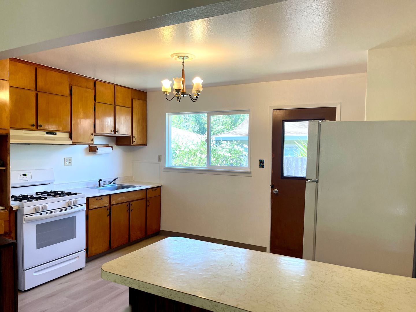 One level 2 bedroom duplex in Forestville! Near downtown! – photo 3