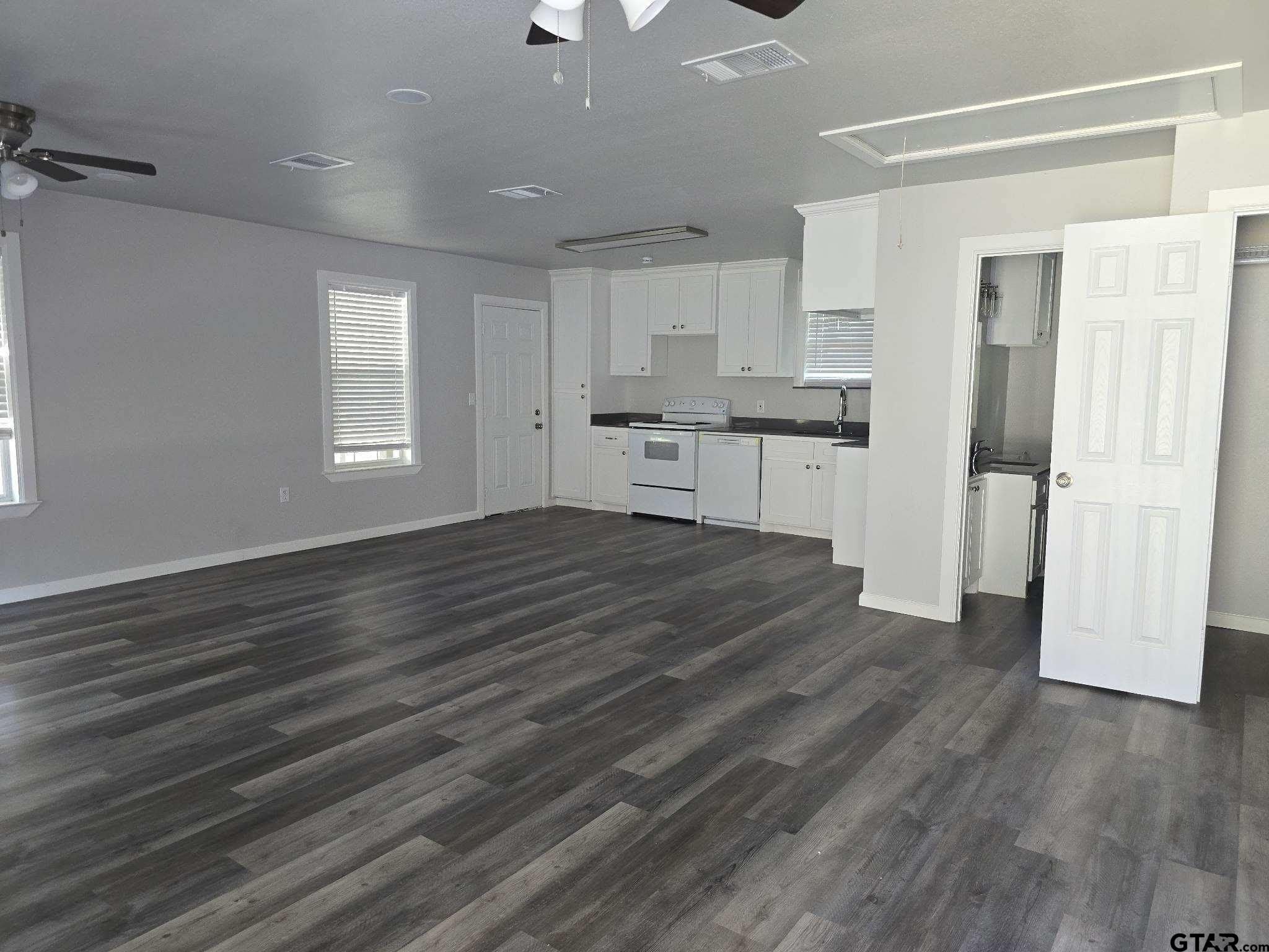 412 Lindsey Street – photo 4