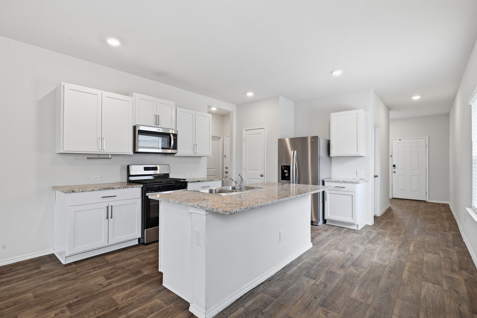 Preserve at Medina Home with Loft, First Floor Primary, and All Appliances Included – photo 5