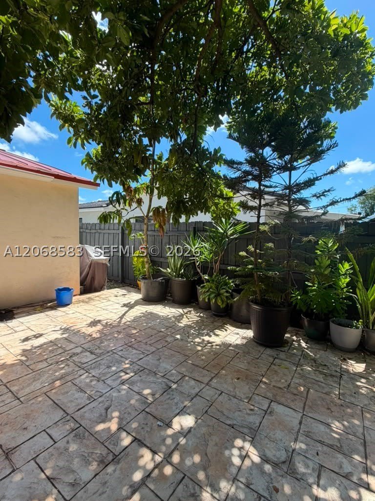 1725 Sw 32Nd St – photo 1