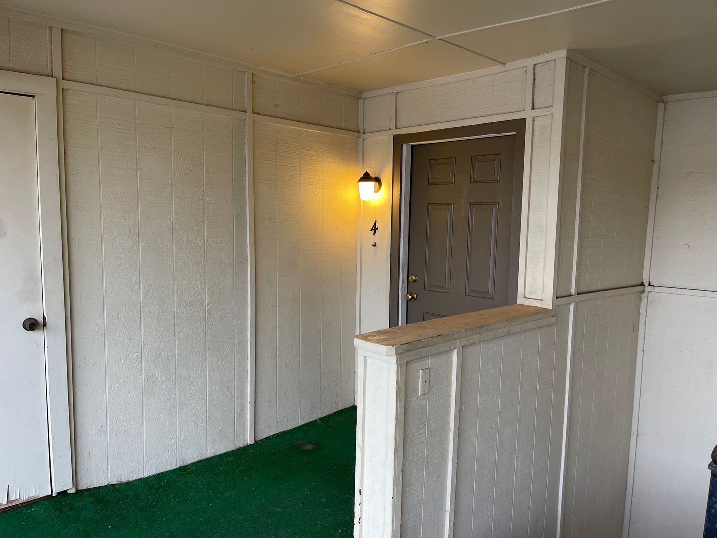 3 bed upstairs condo in Norman, community pool and plenty of parking! – photo 2