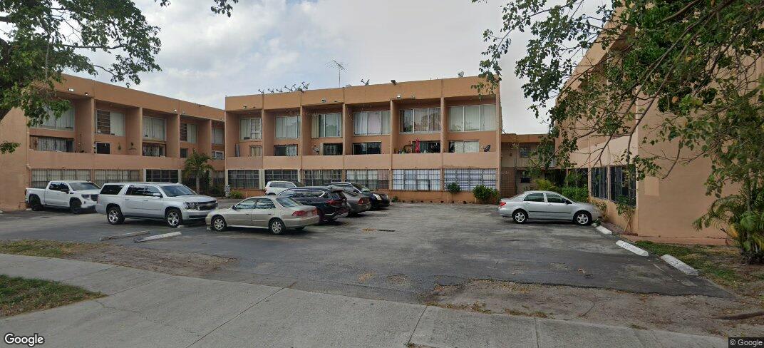 1305 W 46TH ST UNIT 221 – photo 1