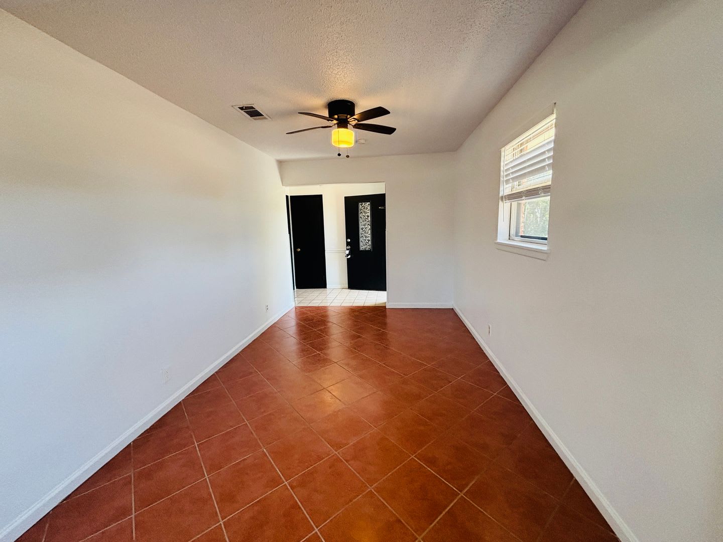 3-Bedroom, 2 Bat Single Family for Rent in Hillsboro, TX – photo 4