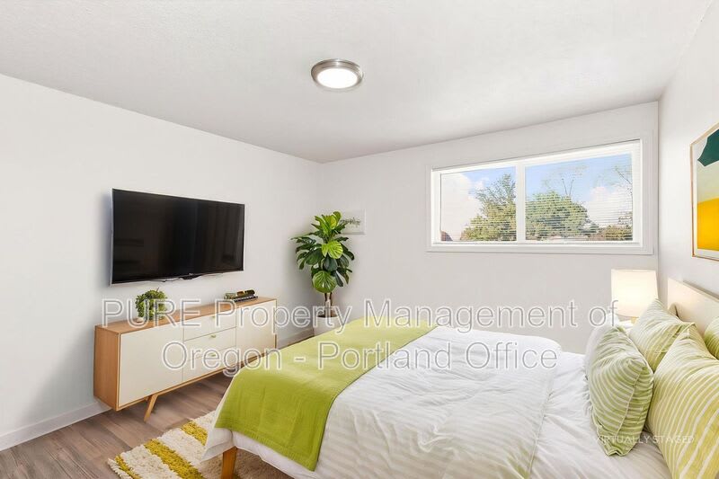 18411 E Burnside St – photo 2