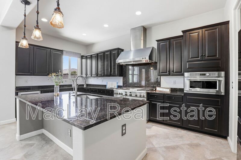 1142 E Bajor St – photo 3
