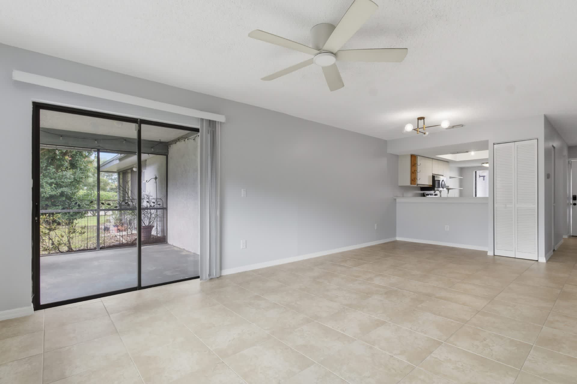 2701 Countryside Blvd Apt 102 – photo 3