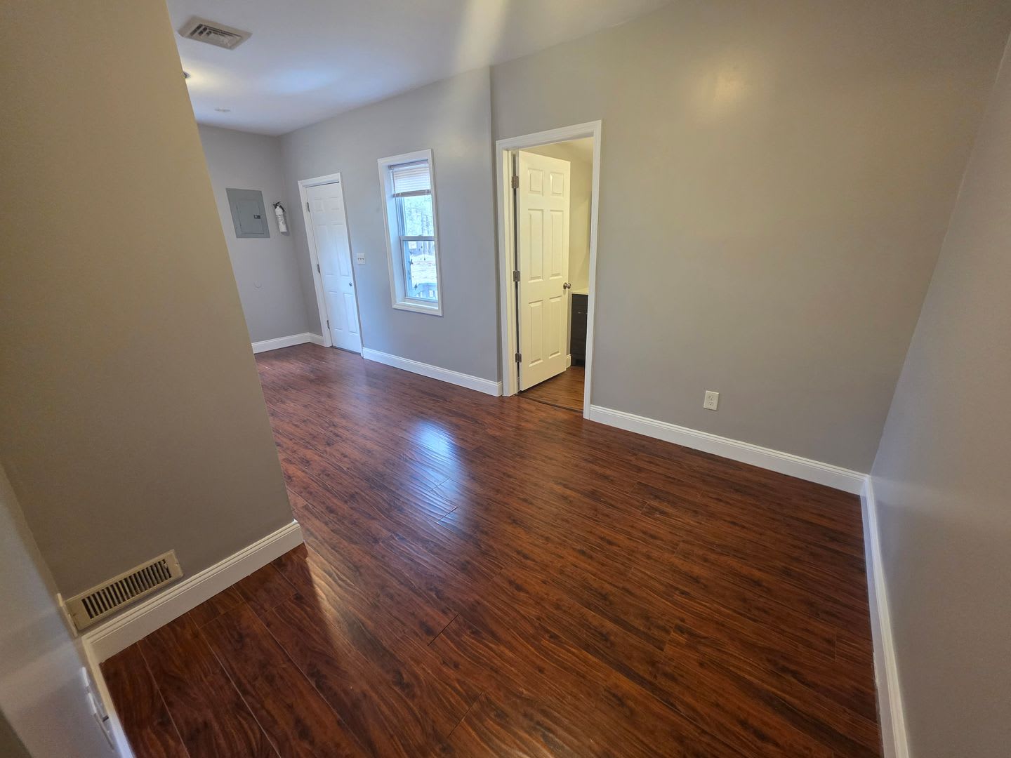 2 Bed 1 Bath Apartment In Loch Sheldrake – photo 4