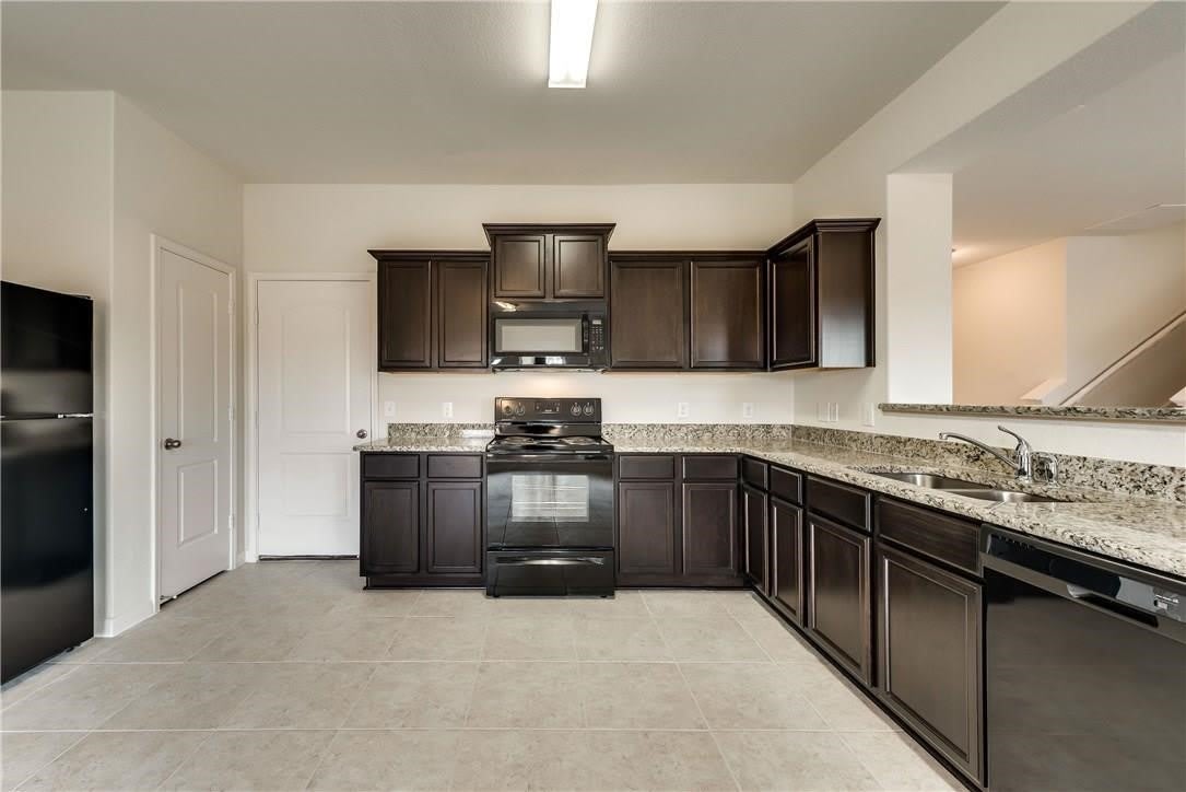 105 Curt Street – photo 4