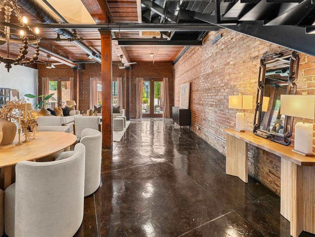 320 Peters Street SW – photo 3