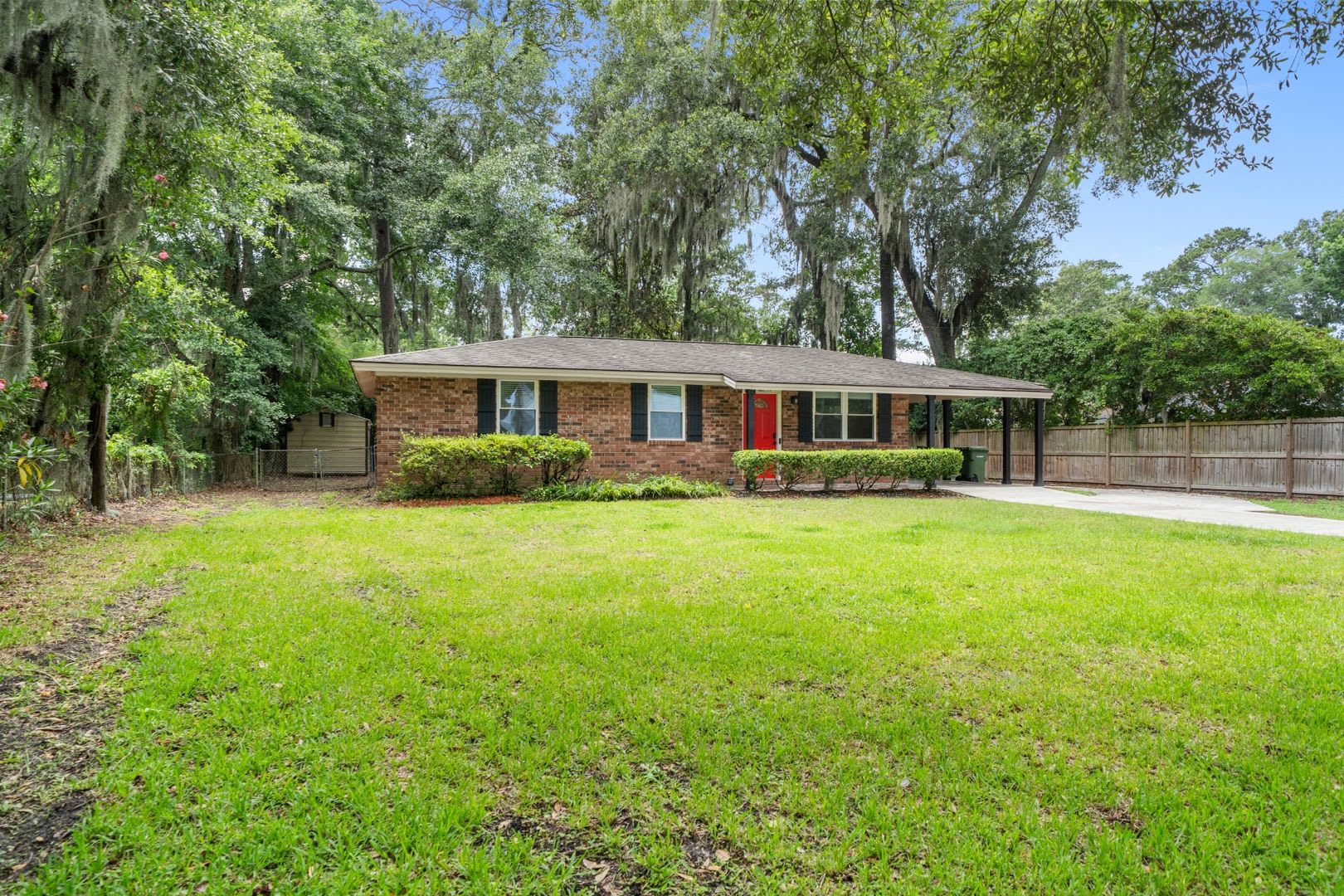 Southside Savannah Gem – 4BR Home in Windsor Forest with Sunroom & Patio – photo 4