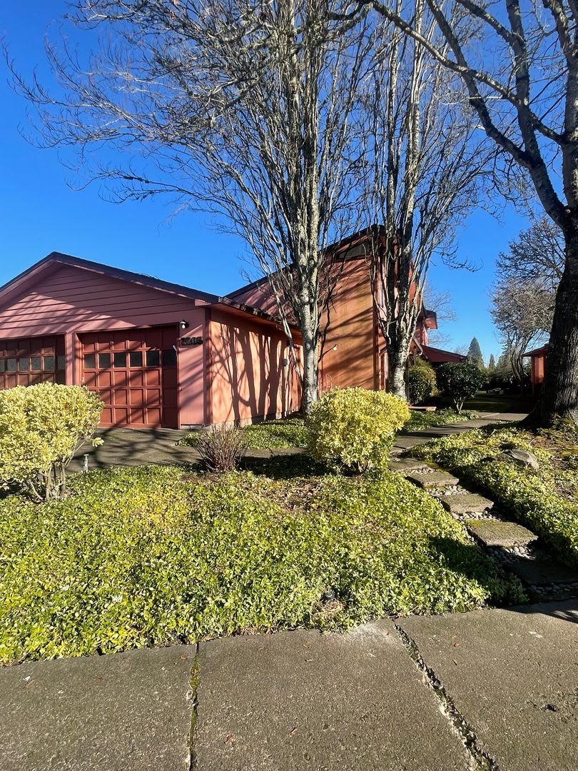2205 Jefferson CT SE – photo 1