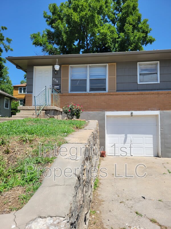 2216 State Ave – photo 1