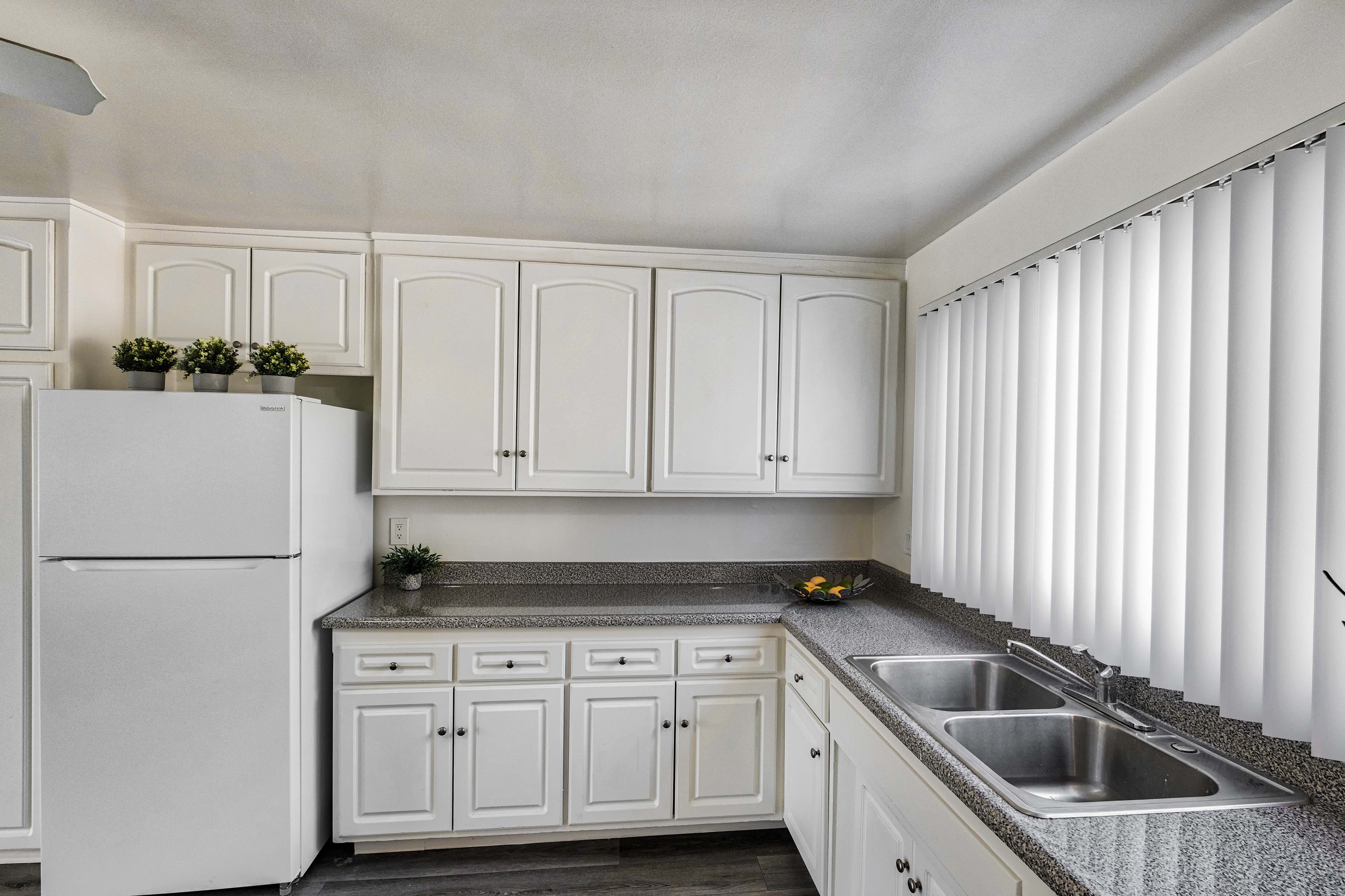 Serrano Apartments – photo 4