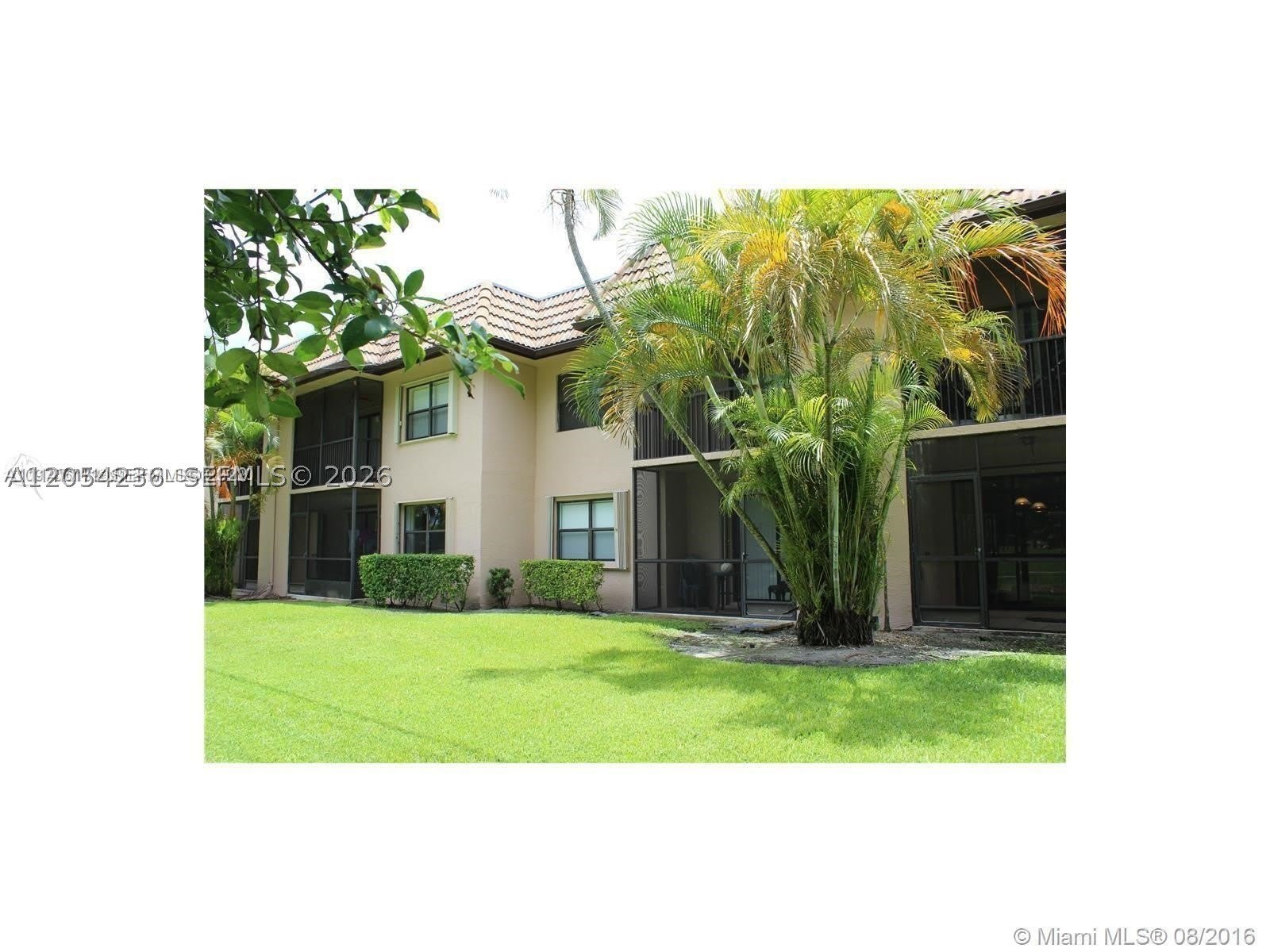 10437 NW 11th St – photo 2