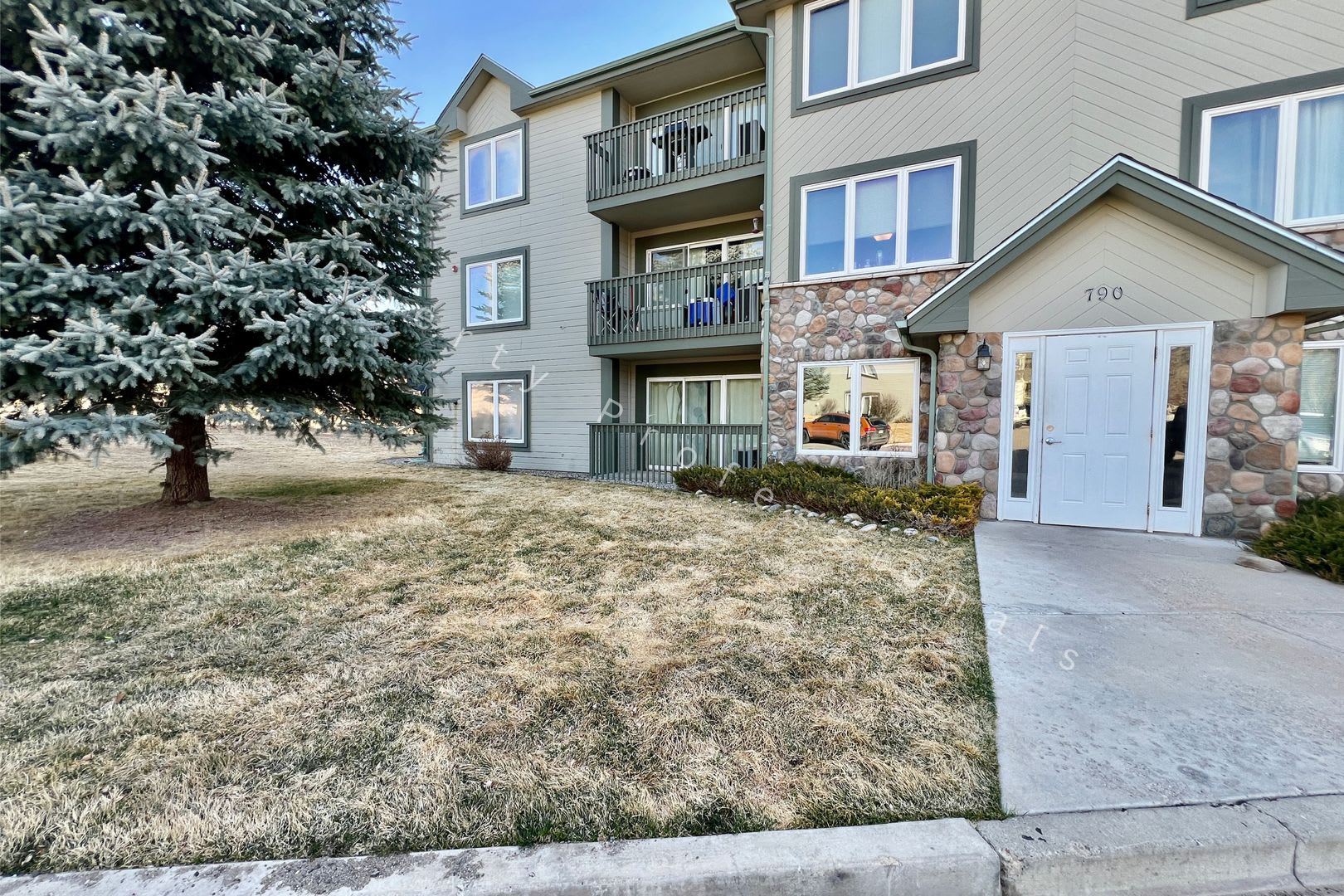 Condo for Rent in New Castle – photo 2
