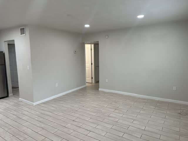 2111 East Sunland Vista – photo 4