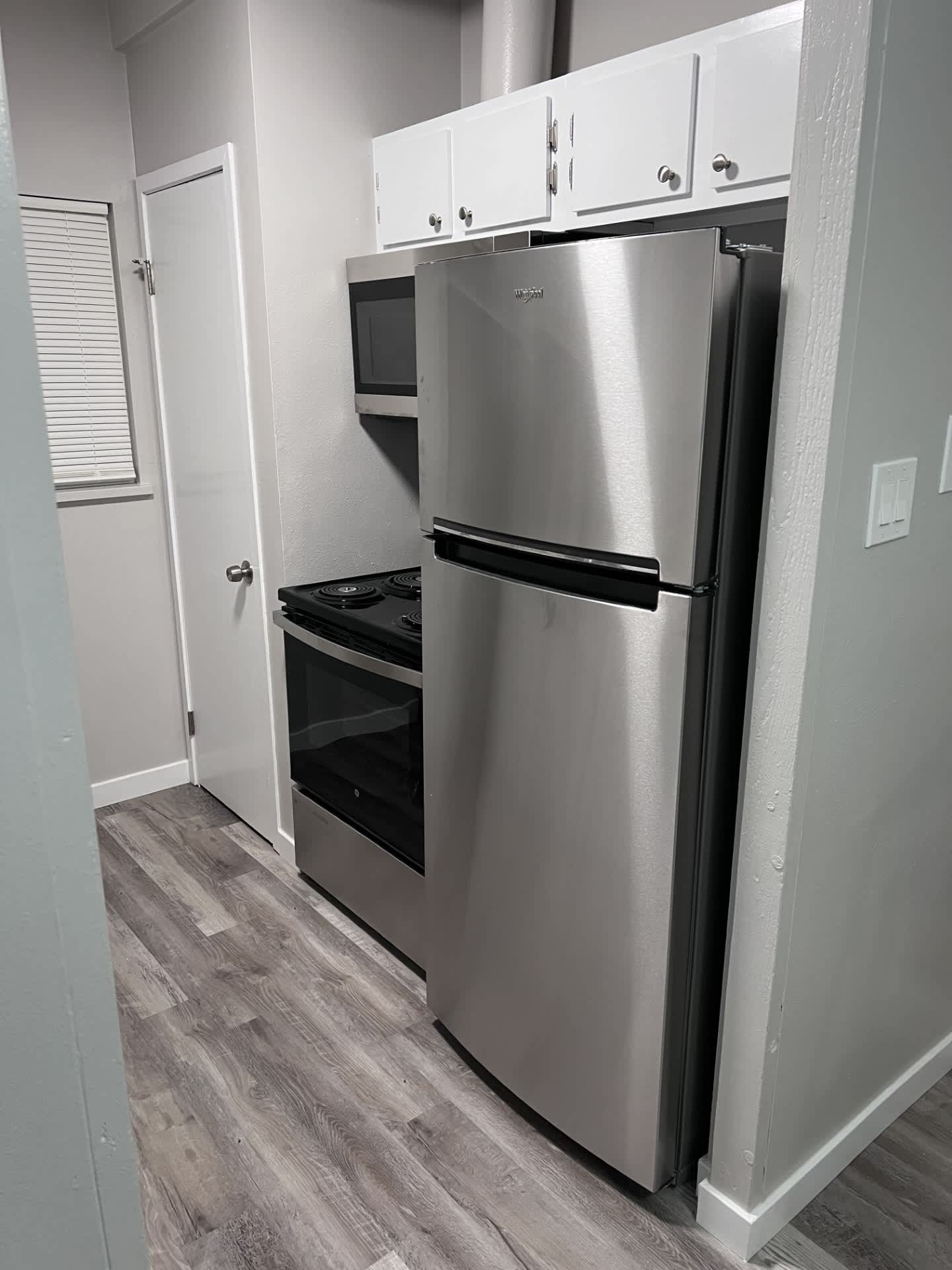 2115 4Th Ave B – photo 2
