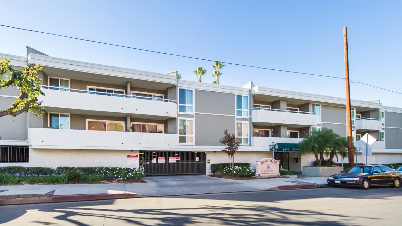 Encino Crest Apartments – photo 2