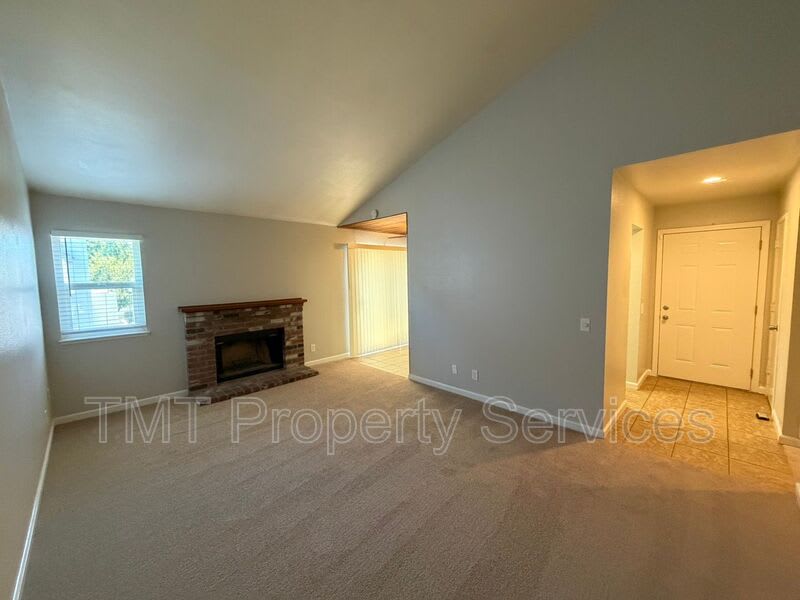 8252 Center Pkwy – photo 4