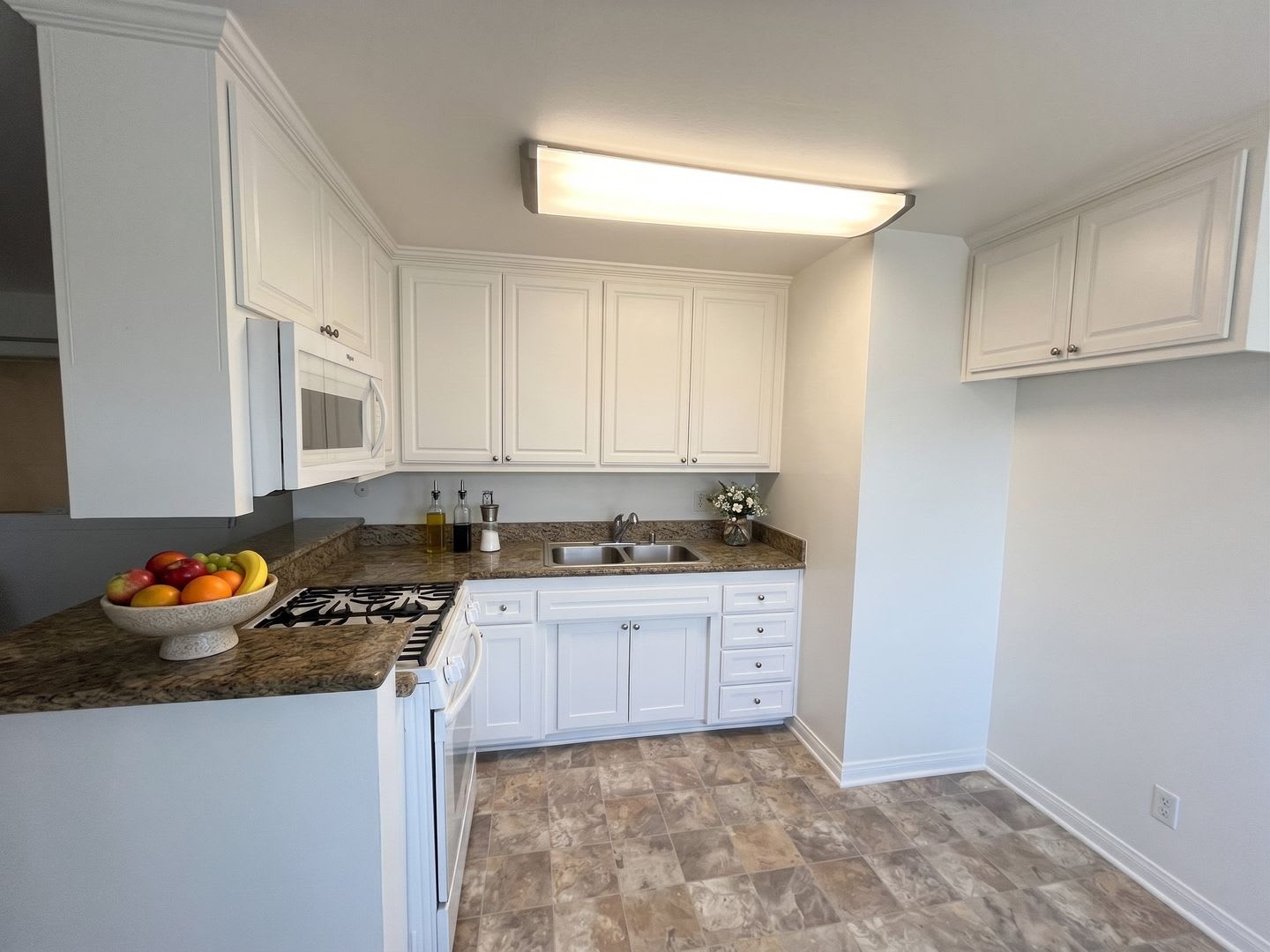 10822 Victory Boulevard – photo 2