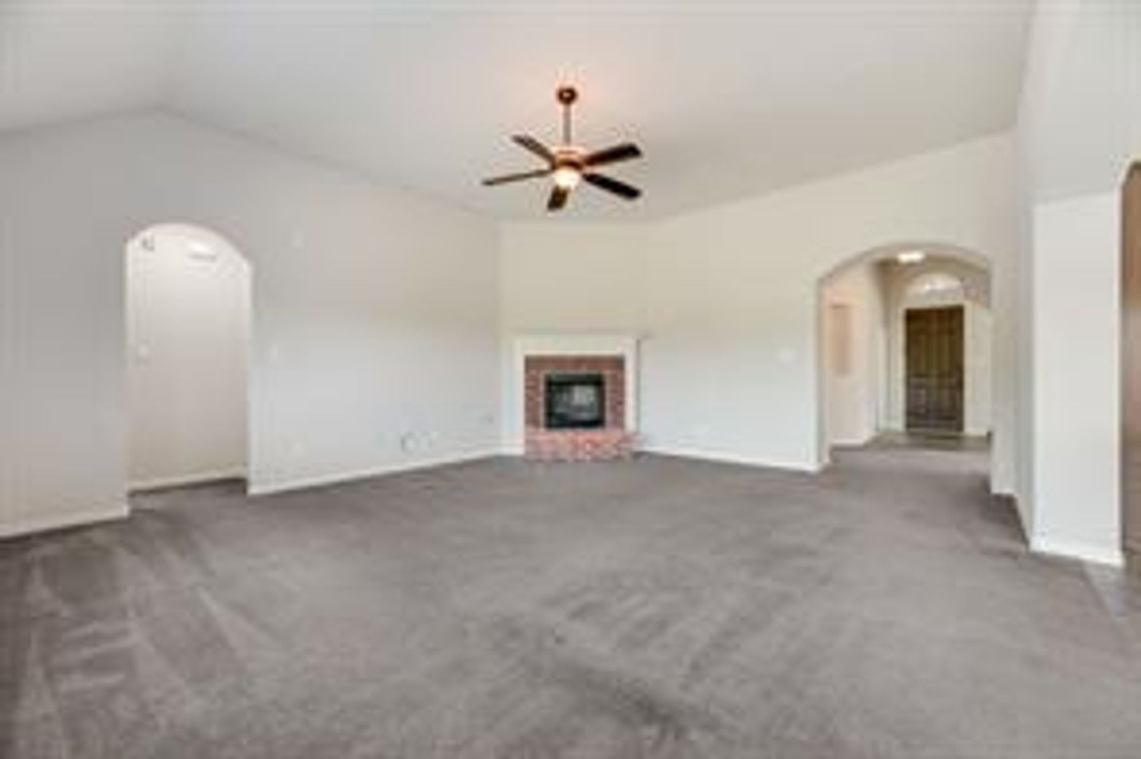 Beautiful Home in Villages of Fox Hollow – photo 3