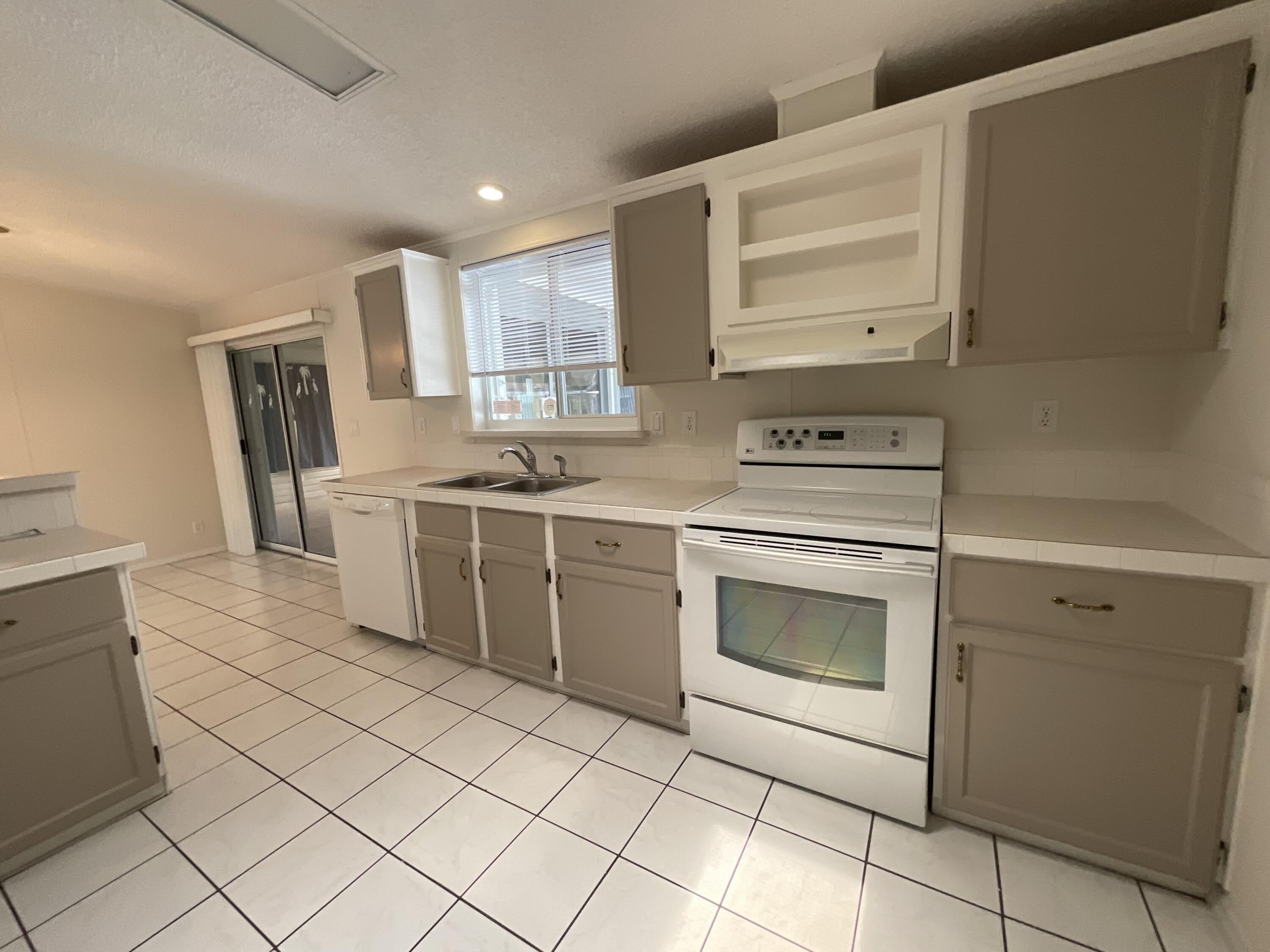 827 Sunglow Street – photo 5