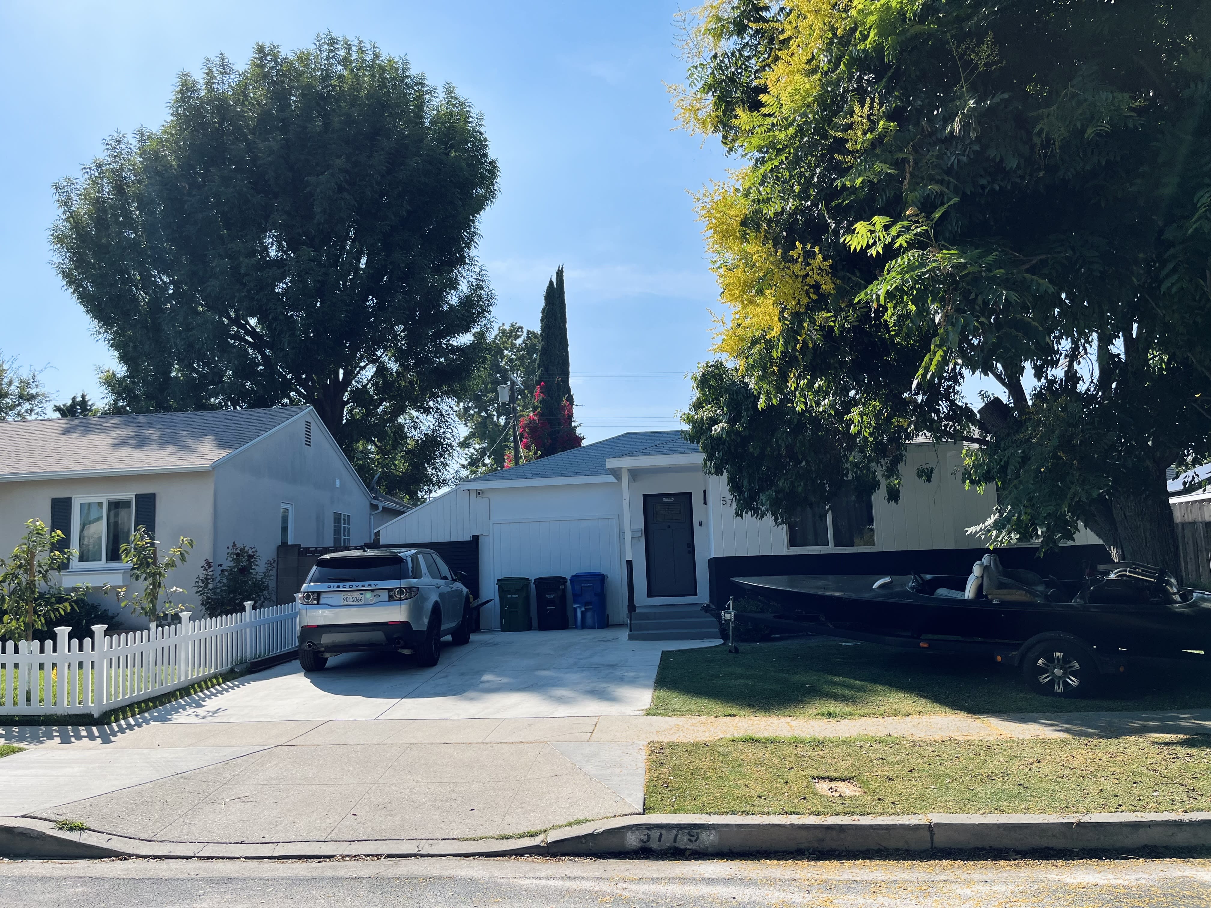 5779 Enfield Ave – photo 1