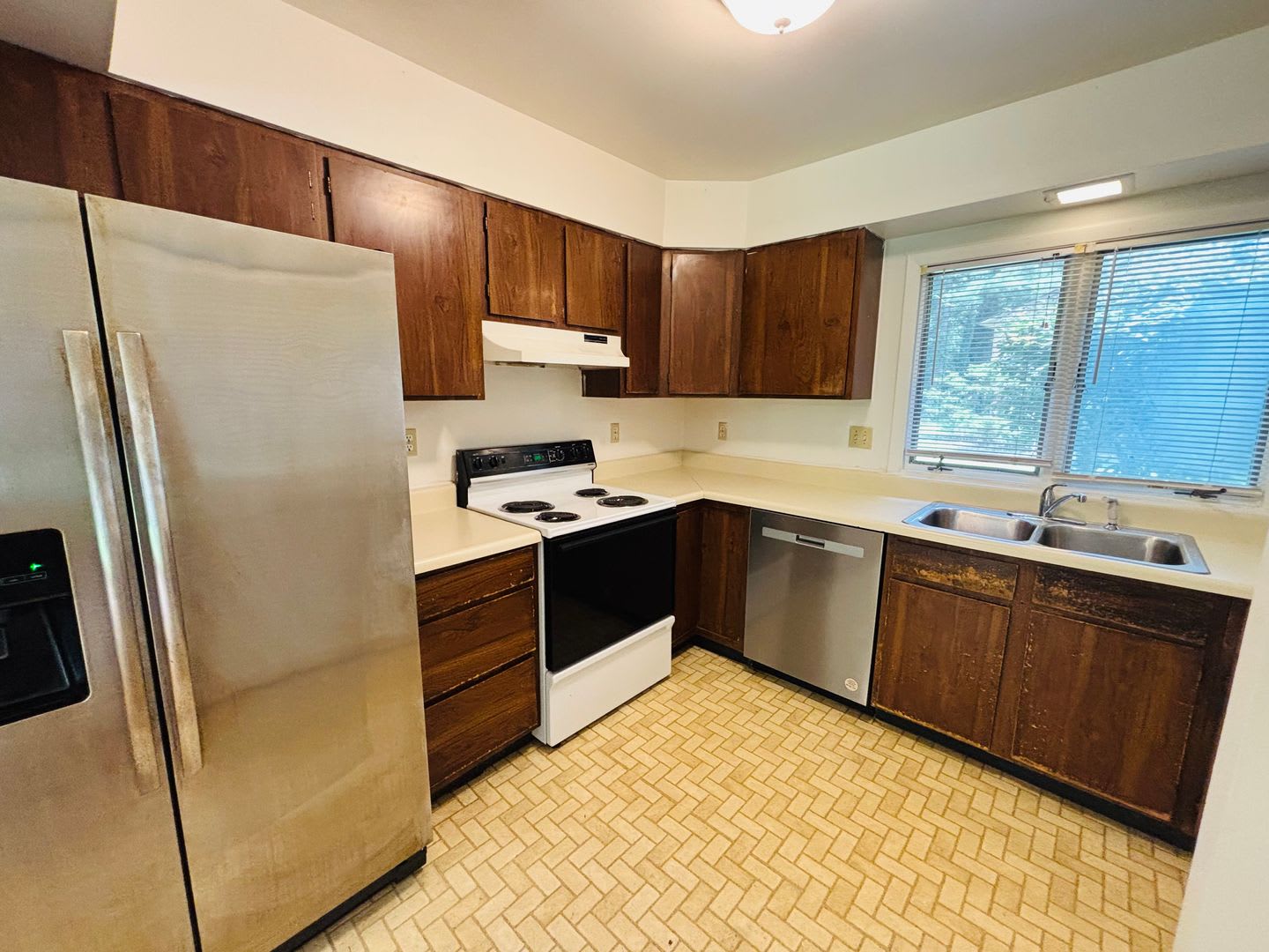 3 Bedroom 2.5 Bath Townhouse – photo 2