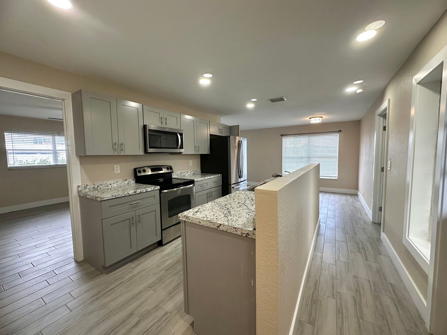 Great Location! 2 Bed 2 Bath Duplex Available Now – photo 3