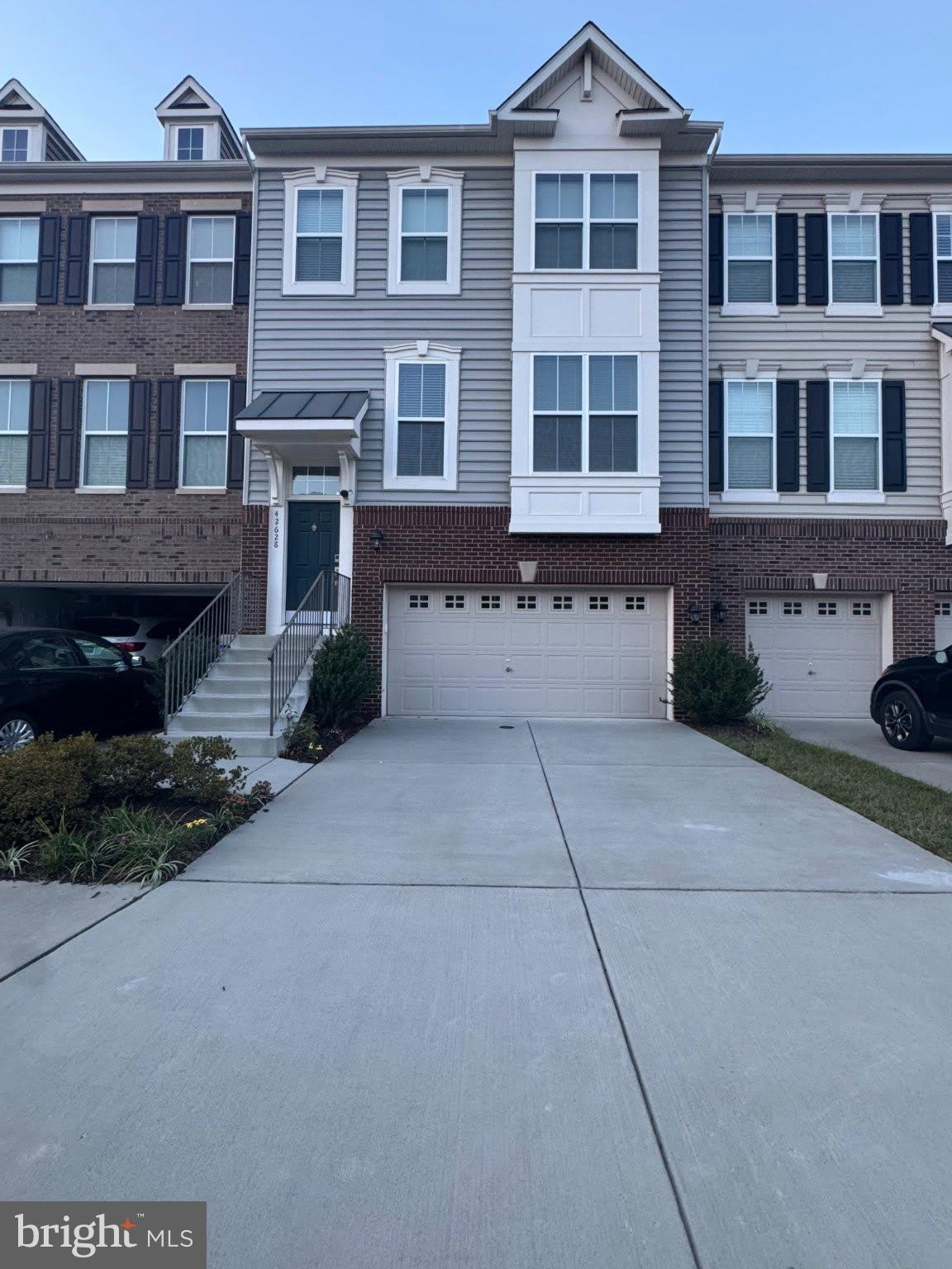 42628 OAK PARK Square – photo 1