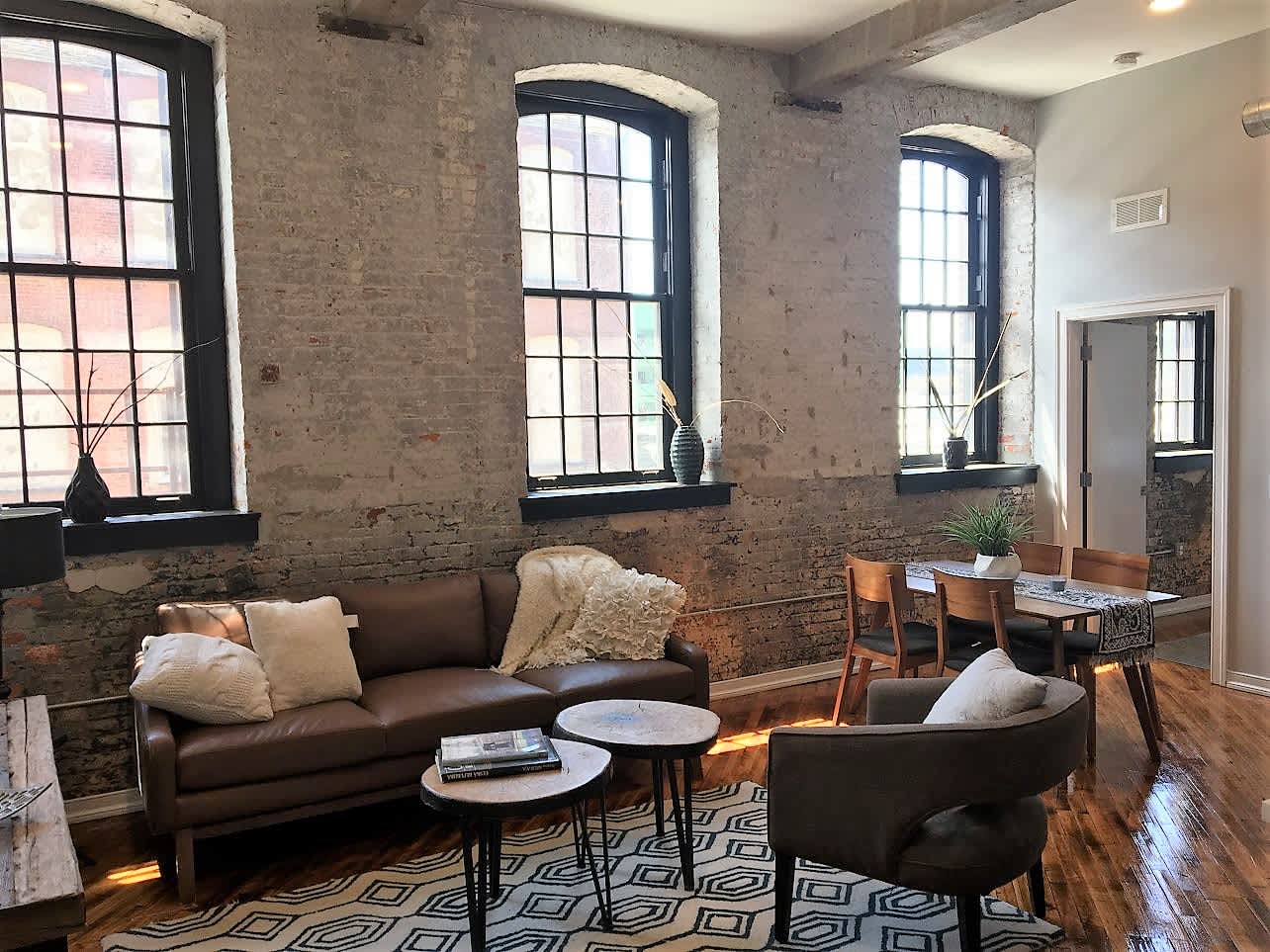 Classic 2 Br Rowhouse With Exposed Brick In Hunting Park – photo 1