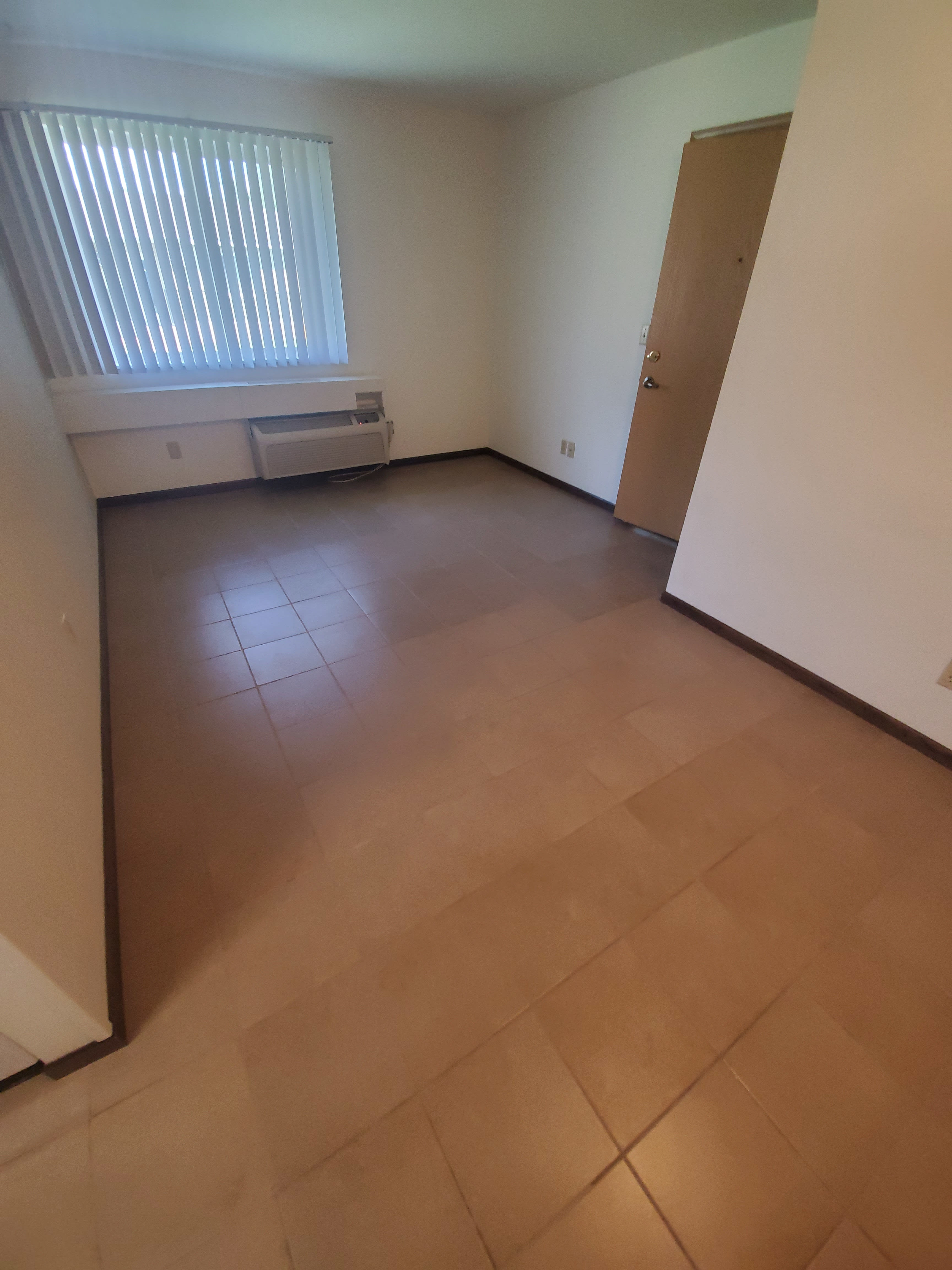 1719 La Cres St – photo 3