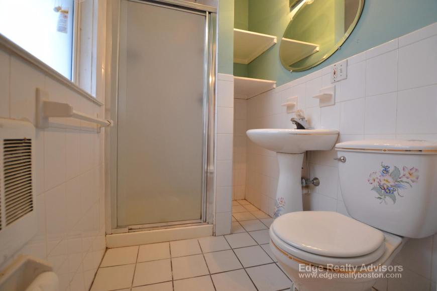 22 24 Everett Sq – photo 5