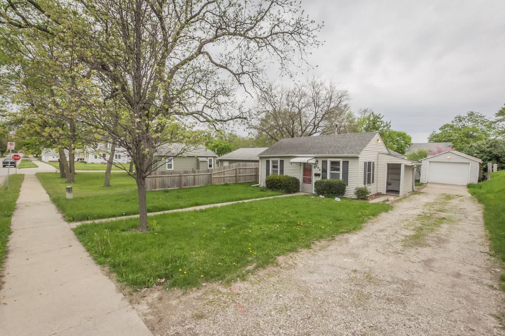 Adorable 2 Bedroom 1 Bath Home In Indianola – photo 2