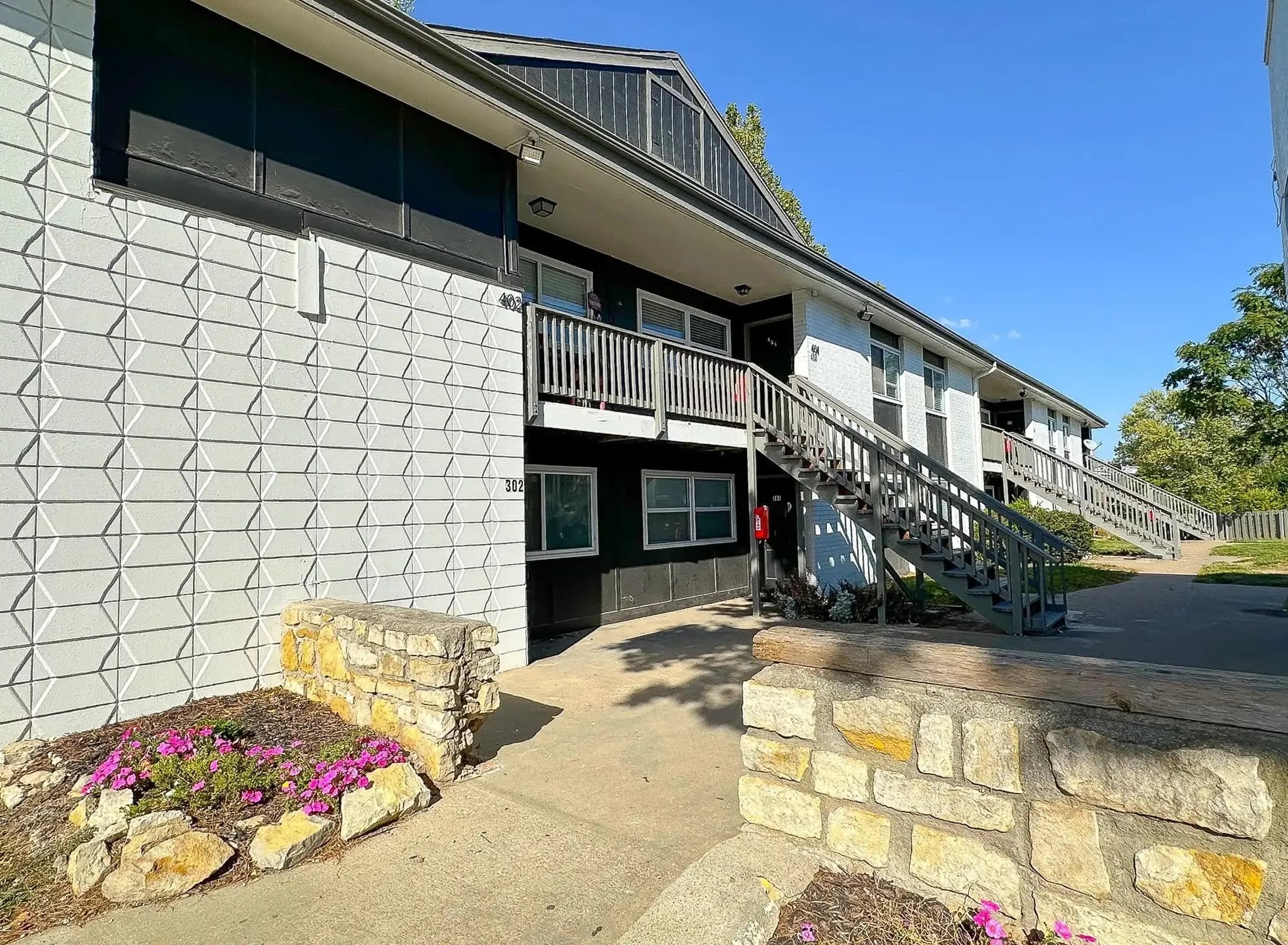 Riverside View Apartments – photo 4