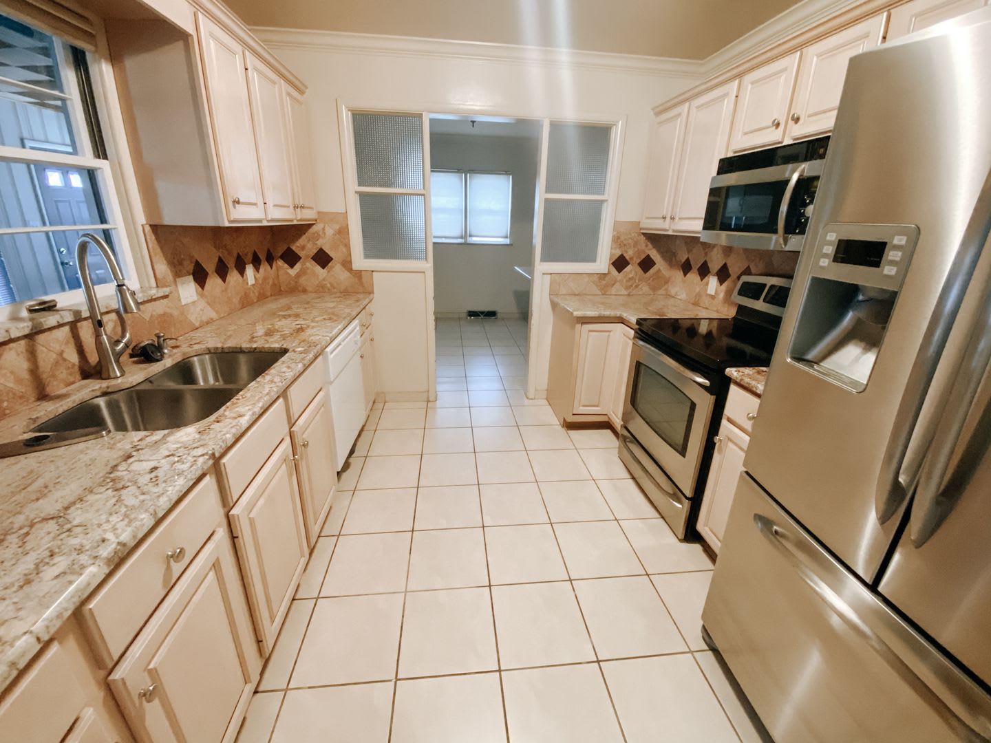 Beautiful 3 bedroom/2.5 bathroom home with a 2 car garage in West Lafayette, IN! – photo 3
