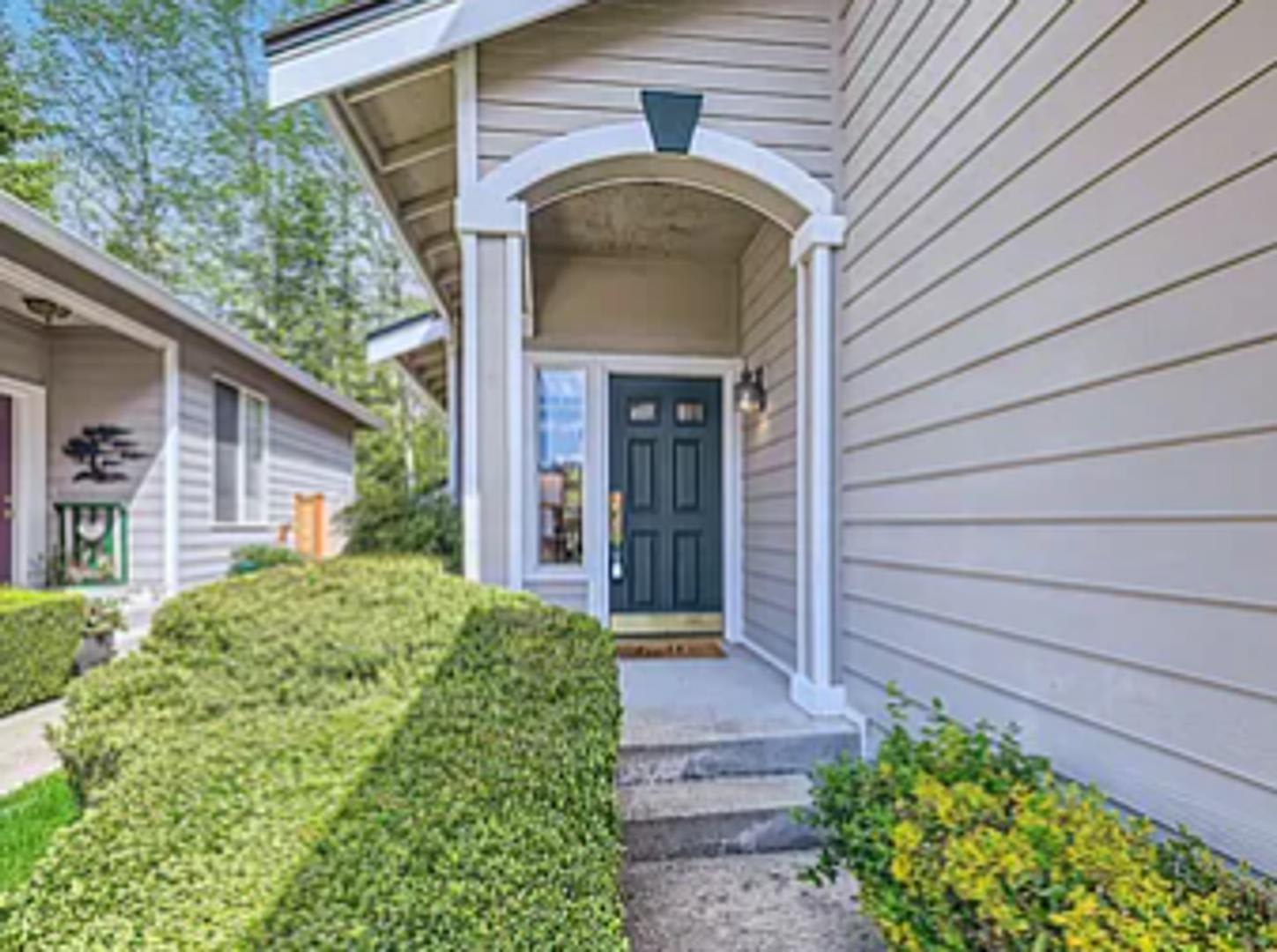 Charming 3 Bedroom Townhome In Edmonds – photo 3