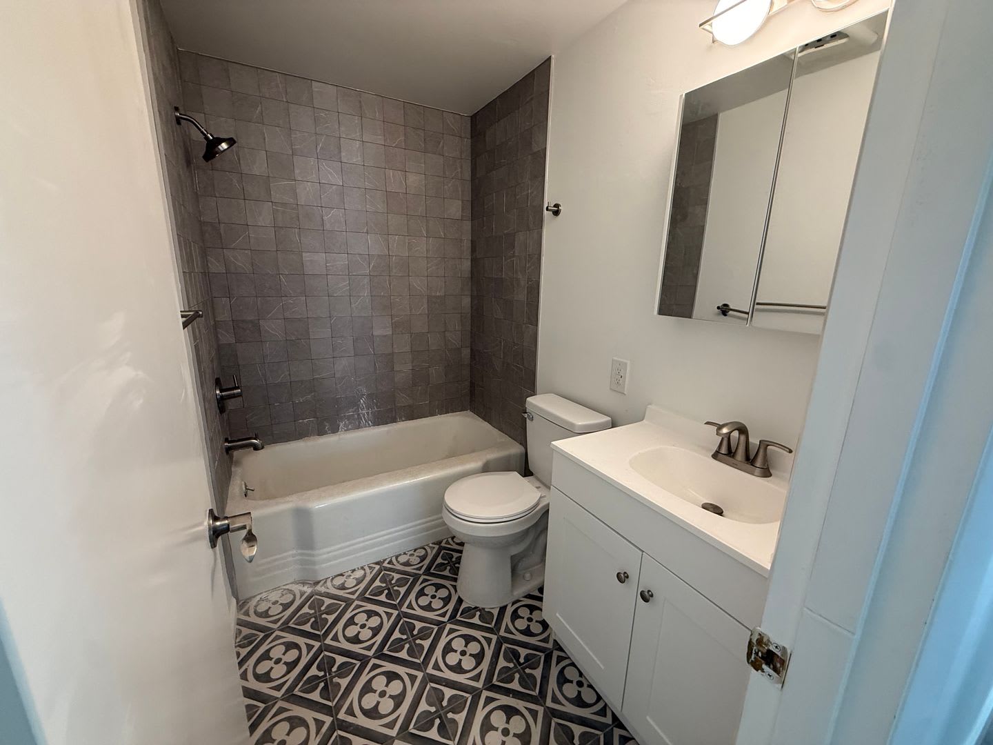 Tastefully Updated Ranier Beach 2bd 1bath Duplex unit! – photo 2