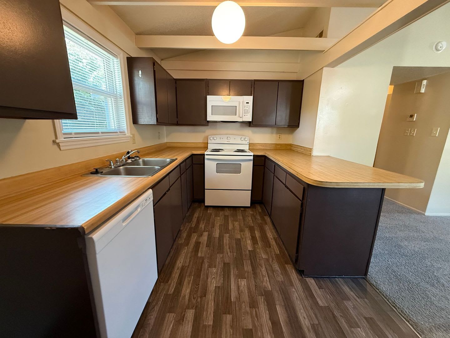 Nice 2 bedroom, 1 bath duplex – photo 2