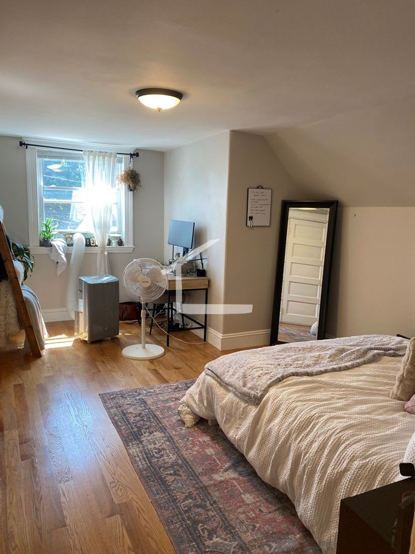 Modern Brighton 4 Bed 2 Bath With Deck – photo 3