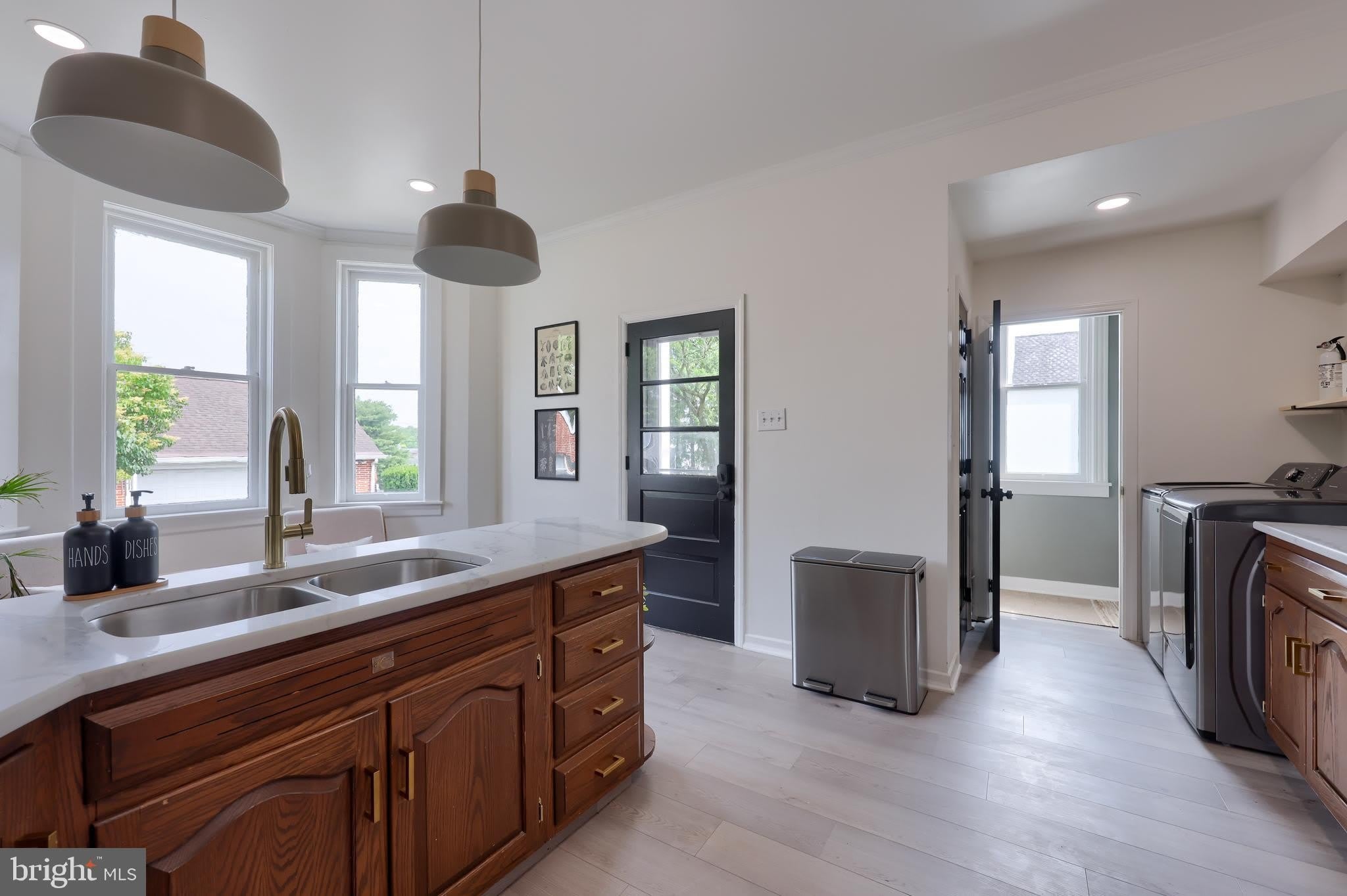136 E HARRISBURG Avenue – photo 3