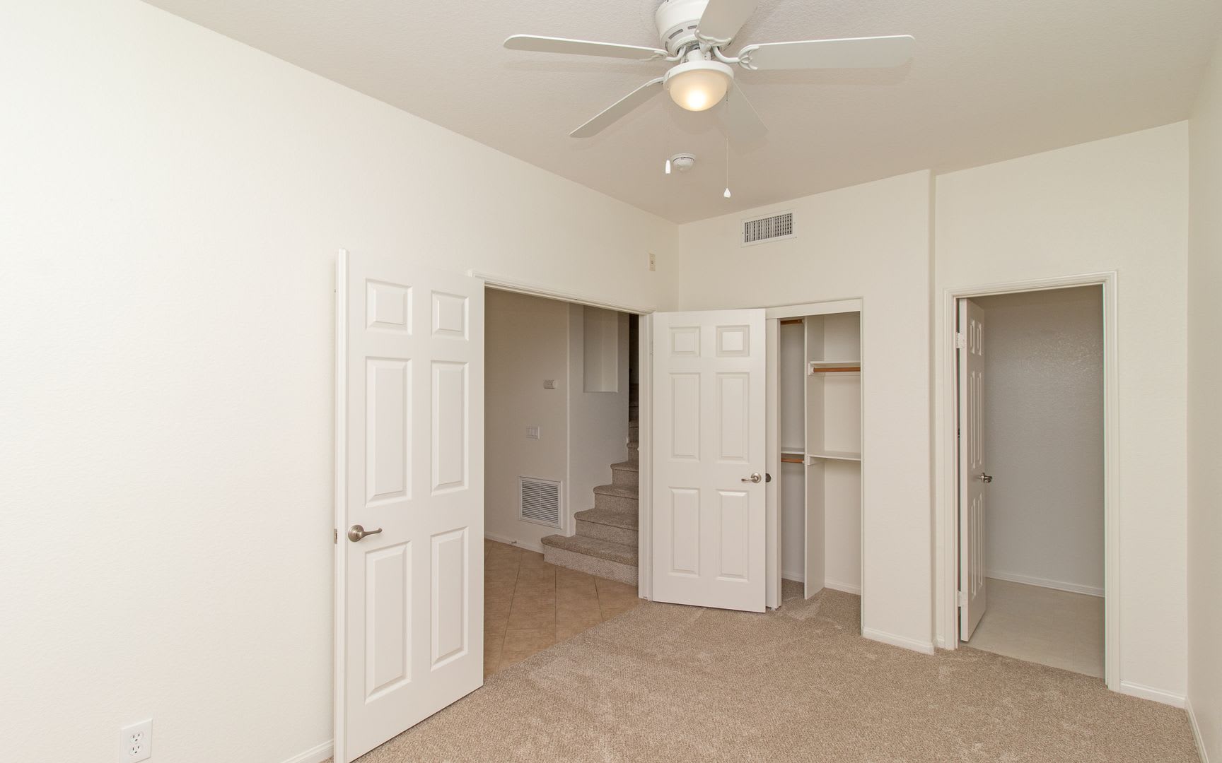 Incredible 3 bed & 3.5 bath Tri-Level Condo in San Marcos! – photo 3