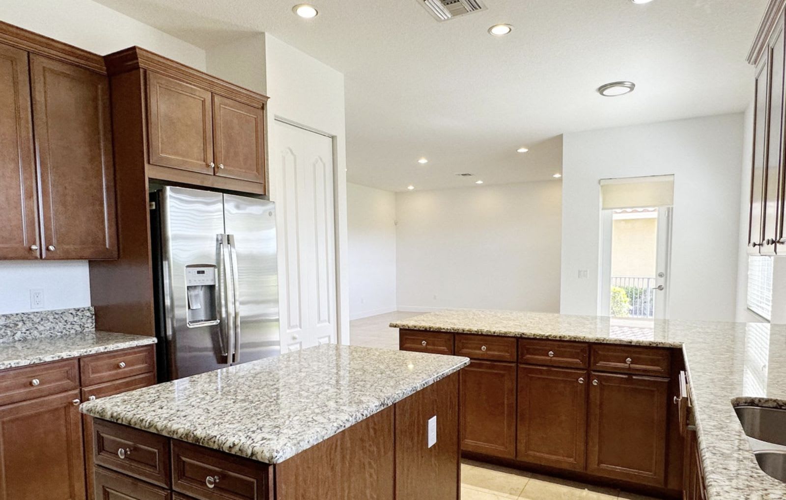 8571 Lakeside Bend – photo 4